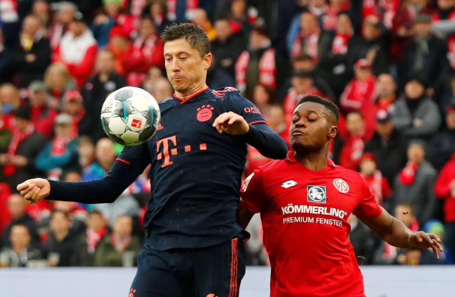 [图]莱万+穆勒+蒂亚戈连场破门 拜仁客场3-1得胜